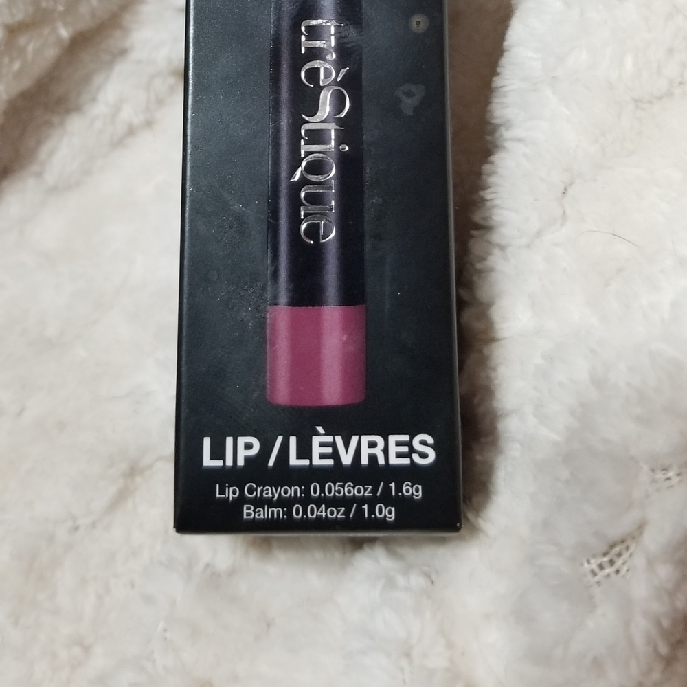 Trestique Lipstick...Matte color+shiny balm lip cr